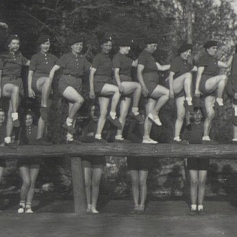 École régionale de police de Brézé, formation des auxiliaires féminins (ca. 1944). ADML, 73 W 44