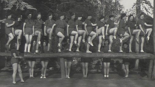 École régionale de police de Brézé, formation des auxiliaires féminins (ca. 1944). ADML, 73 W 44