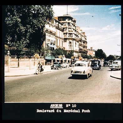 Boulevard Foch et la Maison bleue
