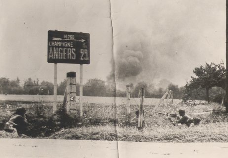 Troupes américaines en progression vers le nord d’Angers, 8 août 1944