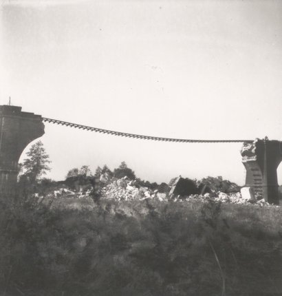 Le viaduc ferroviaire des Cinq Ponts détruit par les troupes allemandes, 26 août 1944