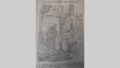 Caricature d'une épicière parlant à un homme en costume. « Le communiqué de l'épicière : Encore 400 obus hier, M. le maire. Quand ils cassent comme cela mes oeufs, cela veut dire que leur omelette ne doit pas être fameuse... »
