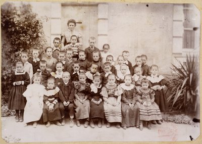 Photographie de classe, école communale de La Lande-Chasles, 1898. 