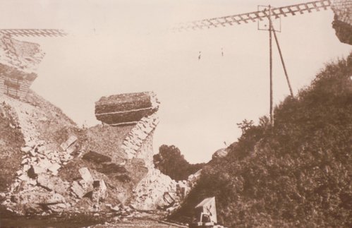 Viaduc ferroviaire de Chemillé après un bombardement aérien, 20 août 1944