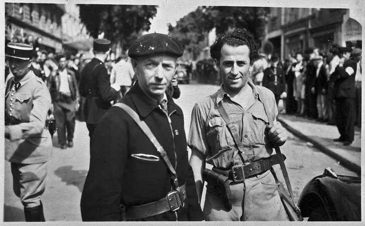 Le capitaine Peltekian en compagnie d'un résistant, lors de la libération de Cholet, 31 août 1944