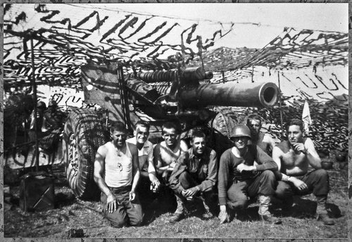 Obusier américain de 155 mm installé à Roche-Marotte aux Ponts-de-Cé