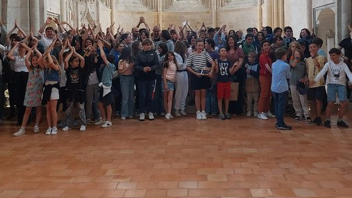 Photo de groupe lors de la cérémonie de remise des prix du concours à la collégiale Saint-Martin