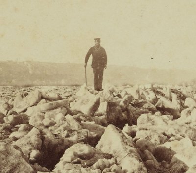 Extrait de la photographie représentant la banquise de la Loire pendant l'hiver 1879-1880.