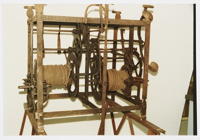 Photographie de l’horloge avant sa restauration, [1985-1988]. 
