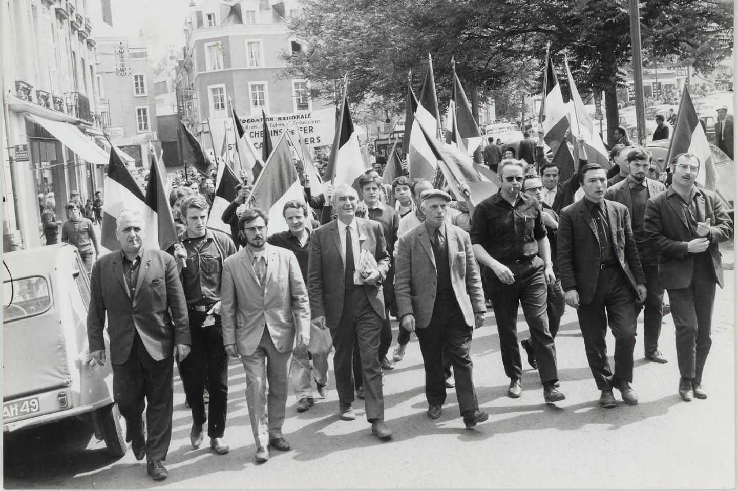 Défilé place de la Bourse du Travail à Angers, le 31 mai 1968