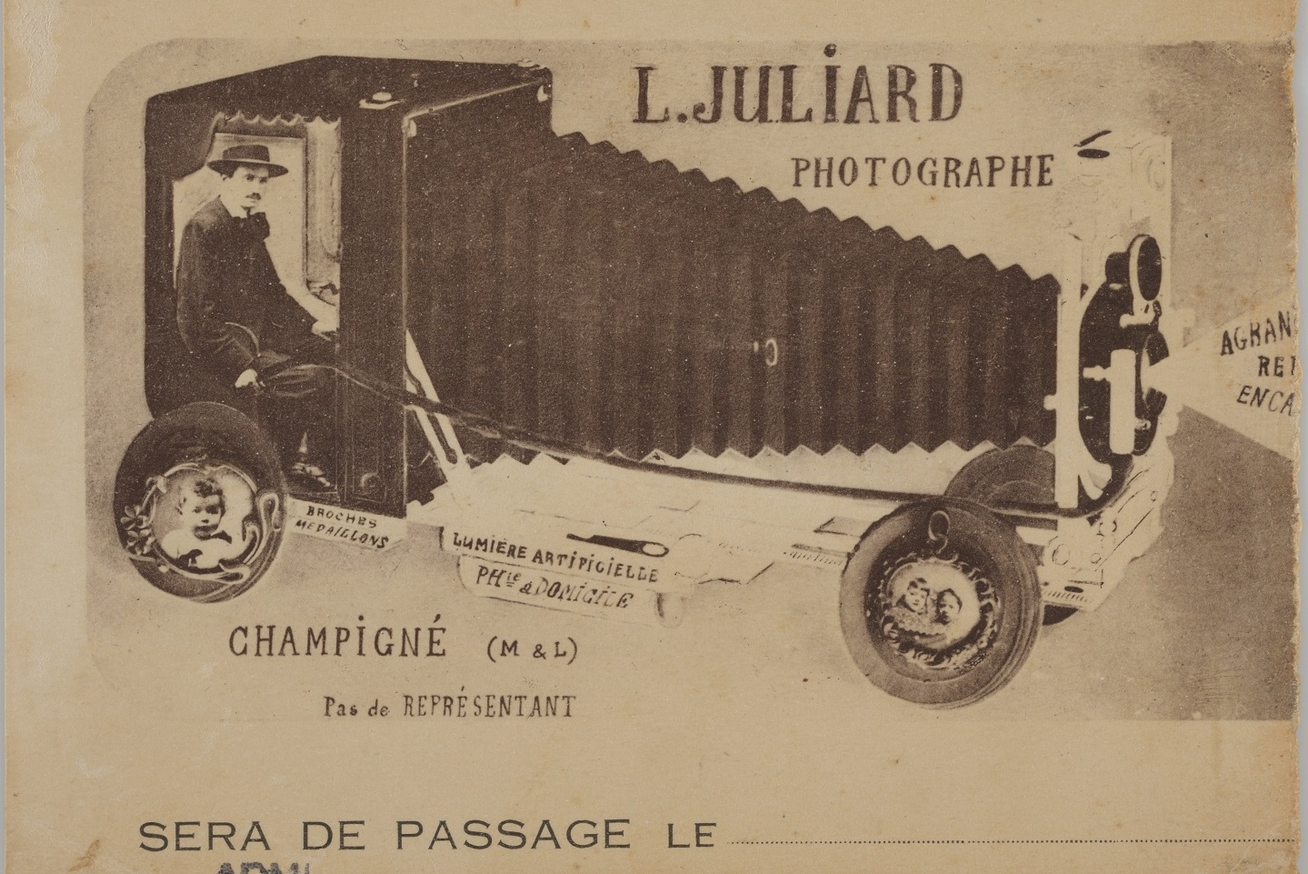 Carte postale publicitaire de L. Juliard, photographe à Champigné, début XXe siècle. 