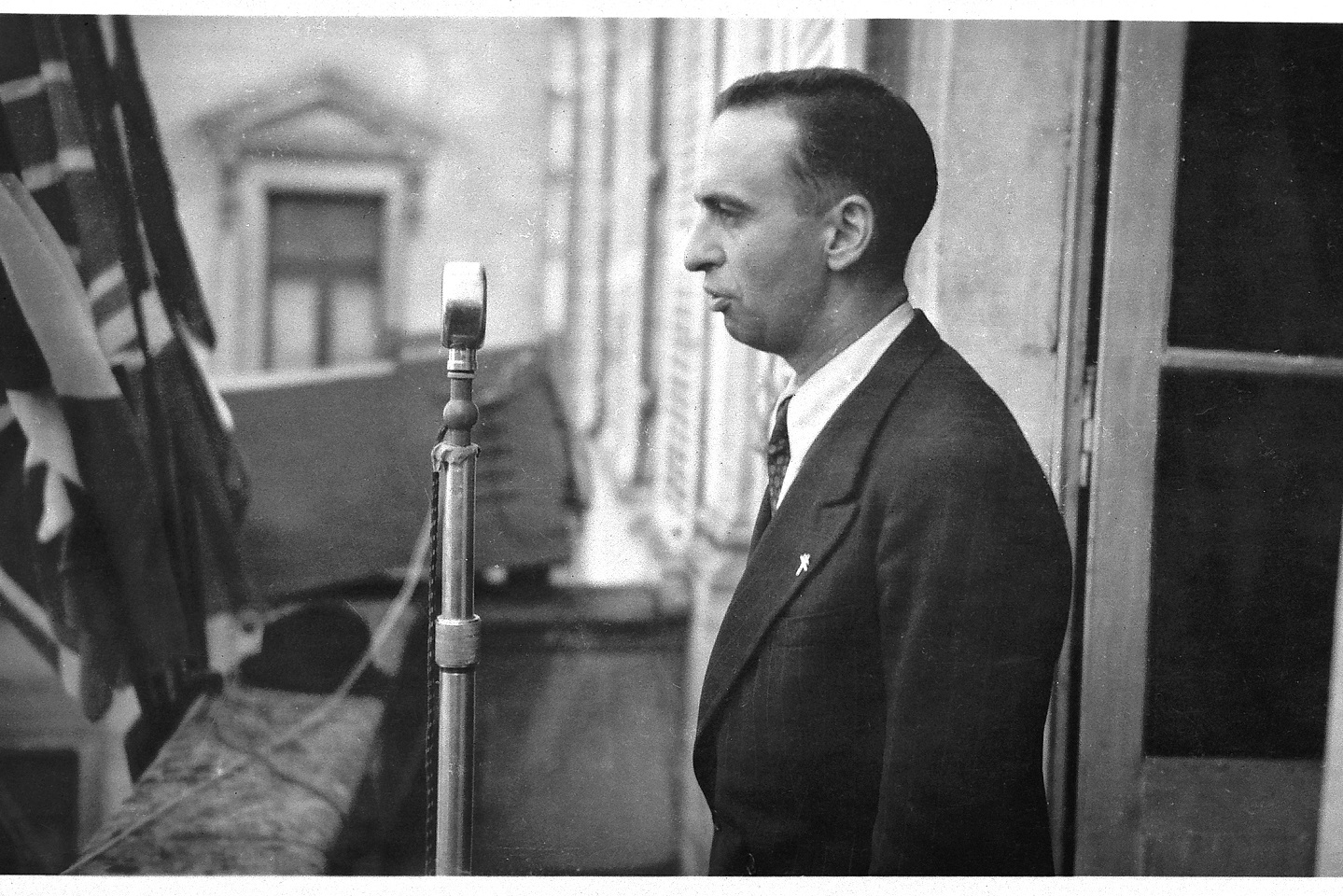 Discours de Michel Fourré-Cormeray, préfet de Maine-et-Loire depuis le balcon de l'hôtel de ville de Cholet, 2 septembre 1944