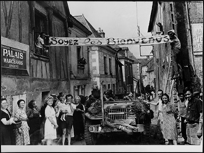 Libération de Grez-Neuville par les troupes américaines, rue du Moulin, 9 août 1944.