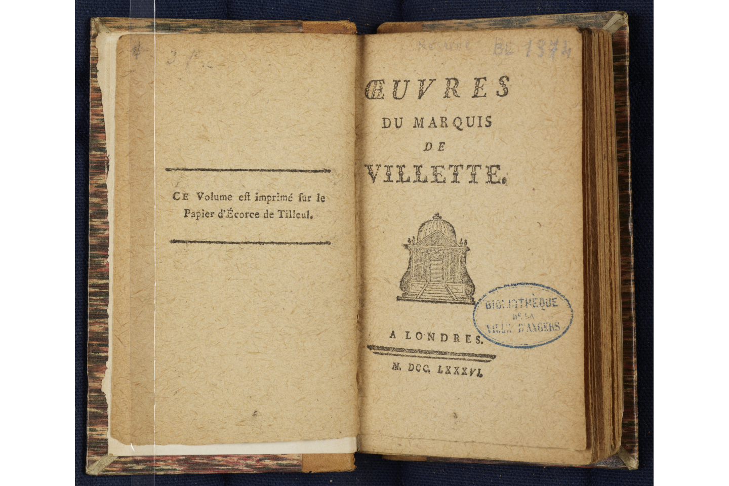 « Œuvres du marquis de Villette », Charles-Michel de Villette. Livre imprimé sur papier réalisé à partir d'écorce de tilleul, Londres, 1786