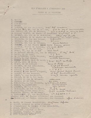 Liste des invités au vin d’honneur donné par Alain Savary, commissaire de la République pour la région d’Angers pour les Fêtes de la Victoire, 9 mai 1945