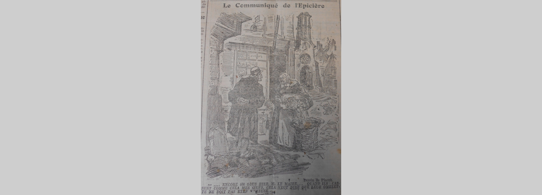 Caricature d'une épicière parlant à un homme en costume. « Le communiqué de l'épicière : Encore 400 obus hier, M. le maire. Quand ils cassent comme cela mes oeufs, cela veut dire que leur omelette ne doit pas être fameuse... »