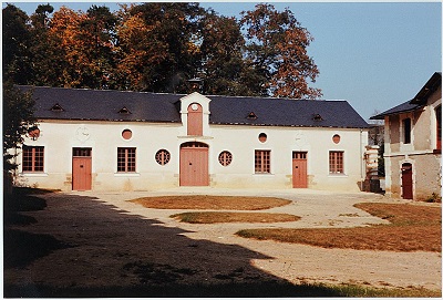 Haras national de l'Isle Briand au Lion-d'Angers, bâtiment ouest des communs après rénovation